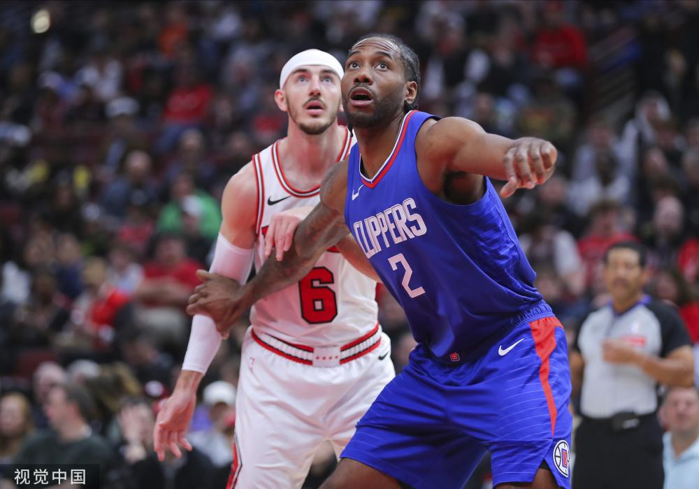 早上好！来看这位反重力弹跳达人，要是没有这点配重绑着，天花板不都给顶穿喽？.